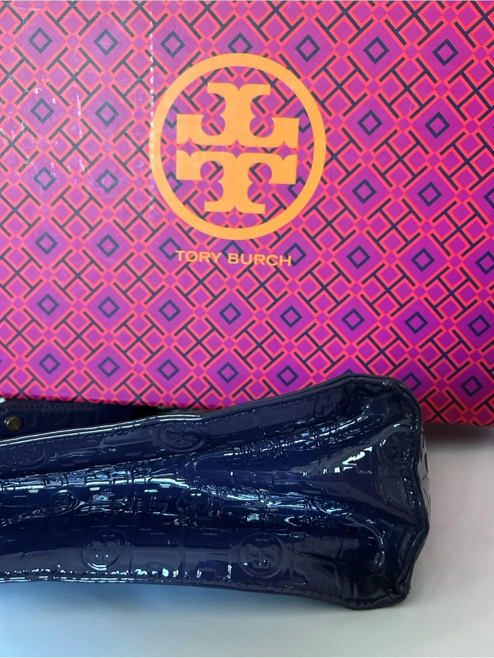 💜Tory Burch💛Purple~Plum embossed Logo Patent Leather Tote w/Tan Trim & Goldtone